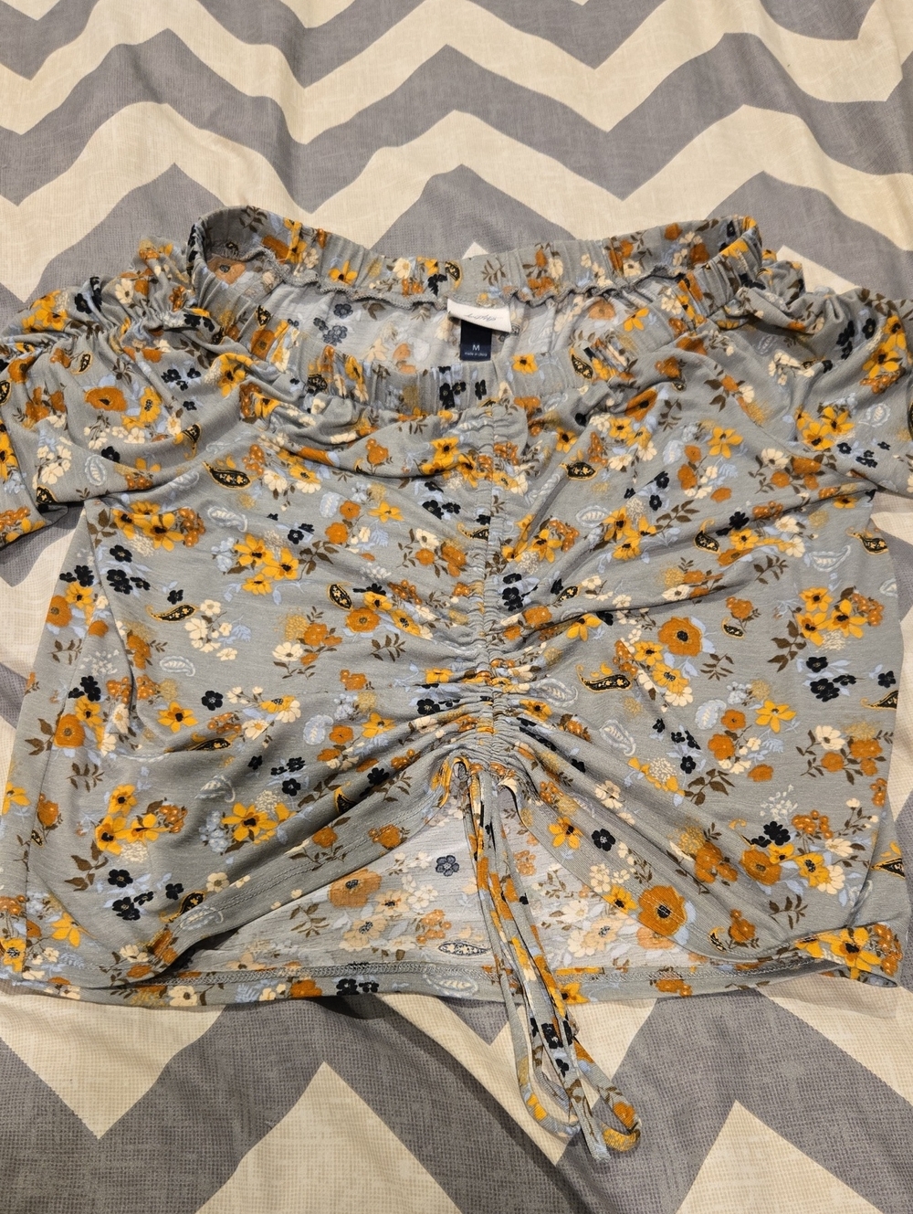 Daytrip Floral Ruched Off-Shoulder Crop Top - Gray & Yellow